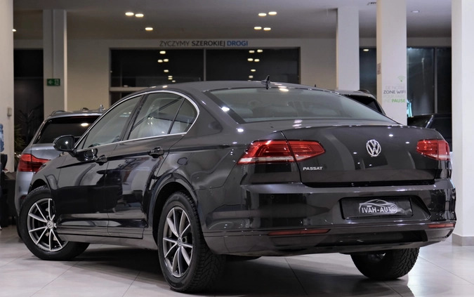 Volkswagen Passat cena 67800 przebieg: 240000, rok produkcji 2018 z Wołomin małe 704